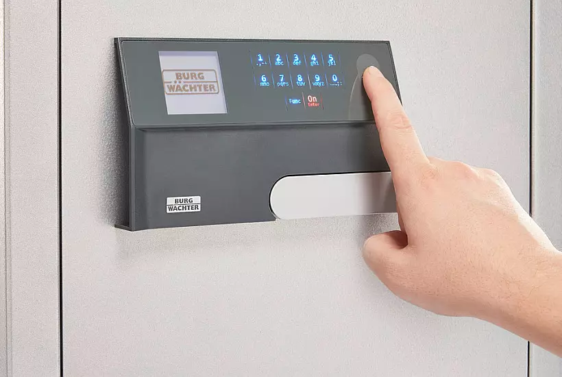 Jaki sejf wybrać – na klucz czy z zamkiem elektronicznym?